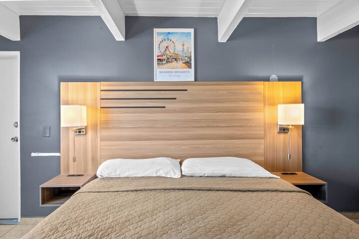 Room 2 of 39
