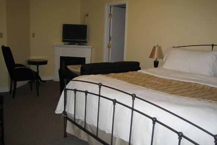 Room 14 of 22