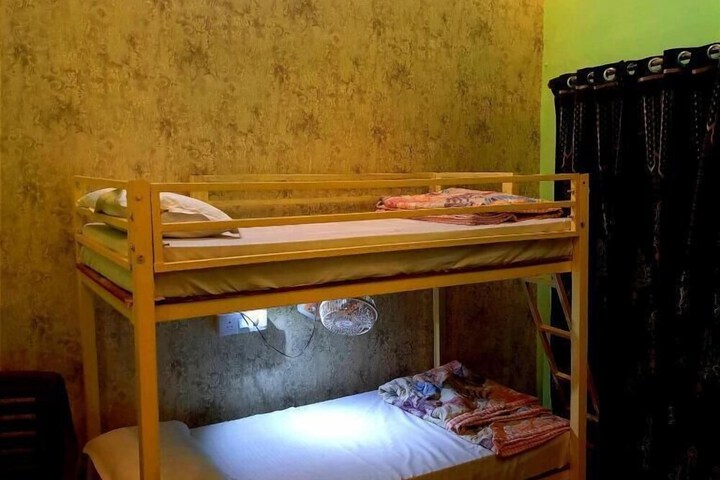 Room 4 of 11
