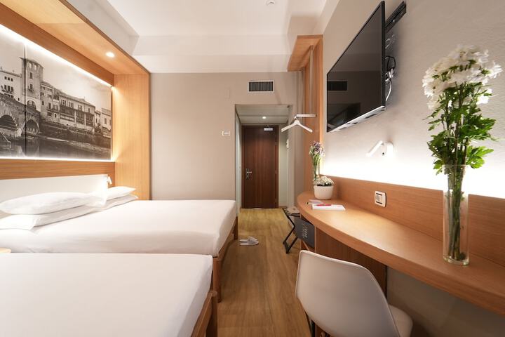 Room 9 of 41