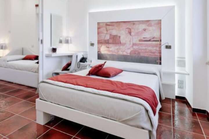 Room 7 of 32