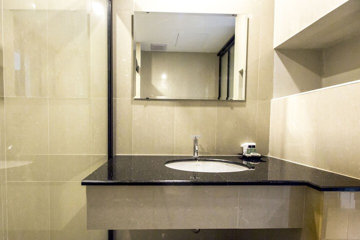Room 34 of 46