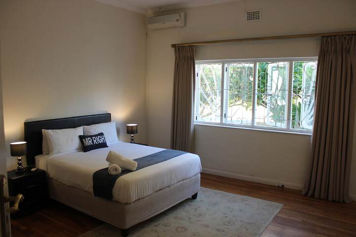 Room 5 of 76
