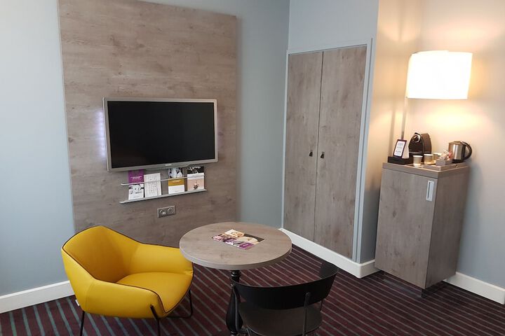 Room 28 of 86