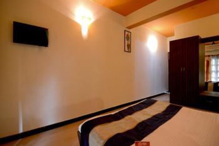 Room 8 of 18