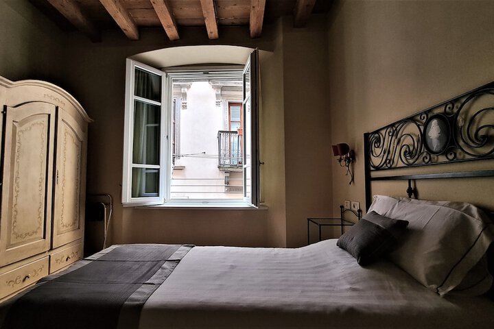 Room 6 of 75