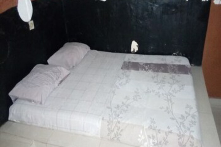 Room 8 of 12