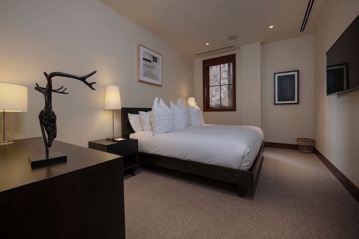 Room 15 of 158