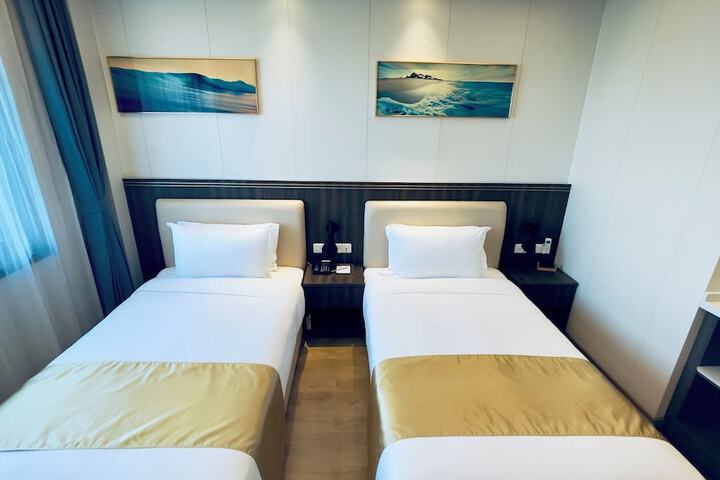 Room 15 of 89