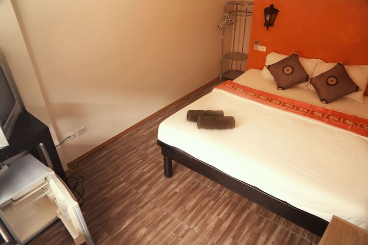 Room 16 of 40