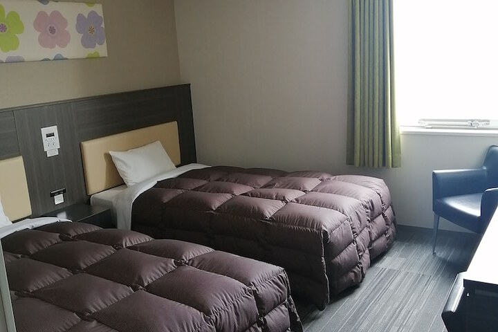 Room 16 of 40