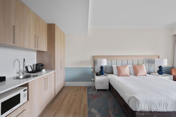 Room 4 of 95