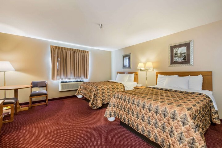 2 Double Beds (4 of 8)