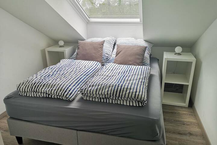 Room 4 of 33