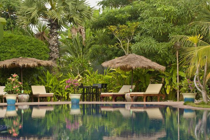 Hotel with Pool