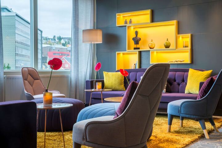 Lounge 79 of 84