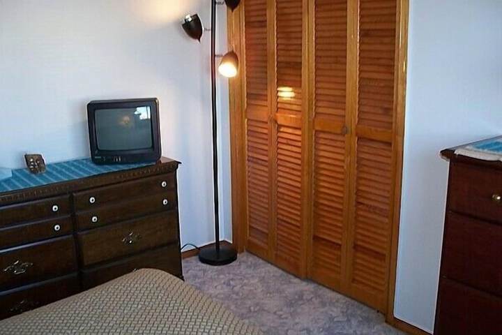 Room 27 of 32