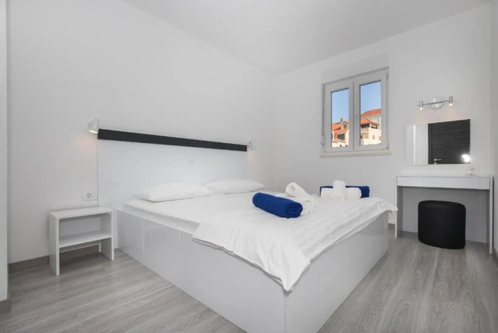 Room 2 of 19
