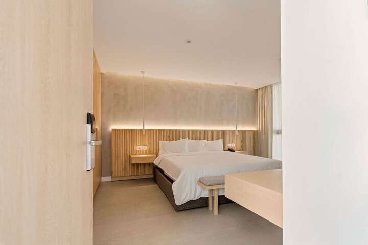 Room 26 of 90