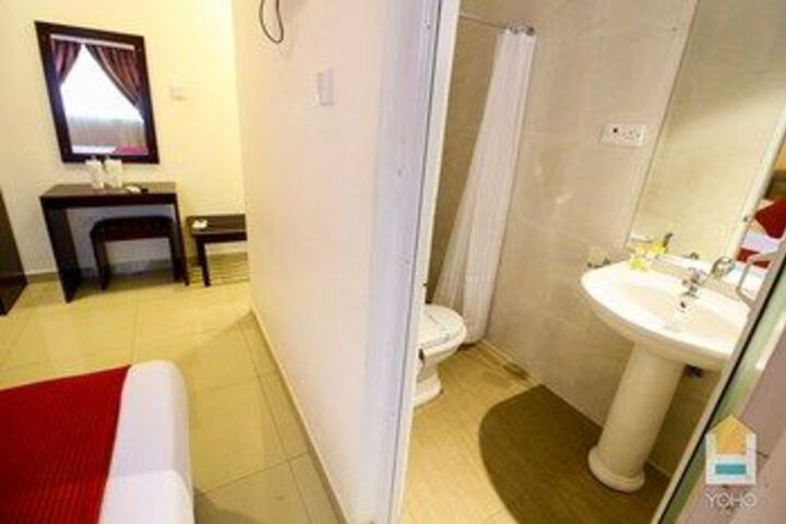 Room 3 of 32