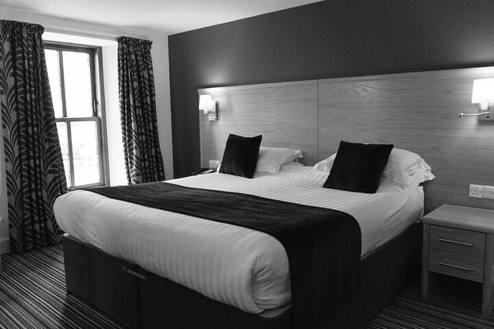 Room 37 of 62
