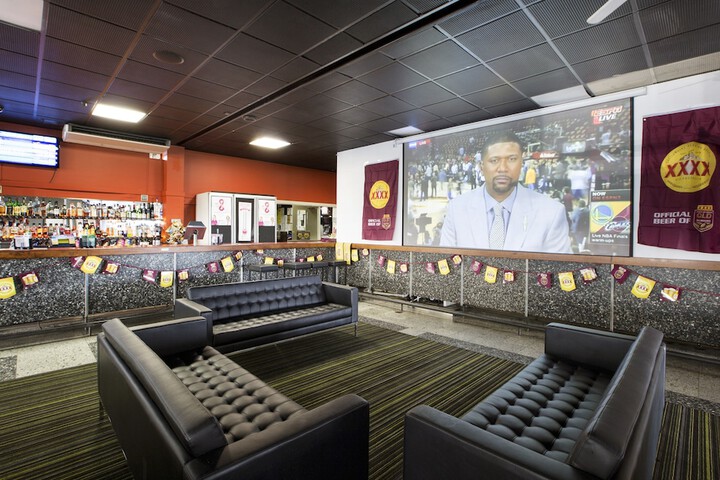Lounge 23 of 31