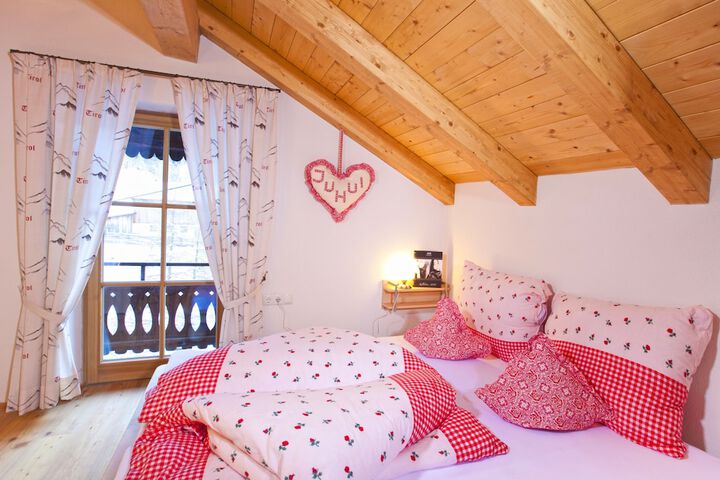 Room 4 of 65