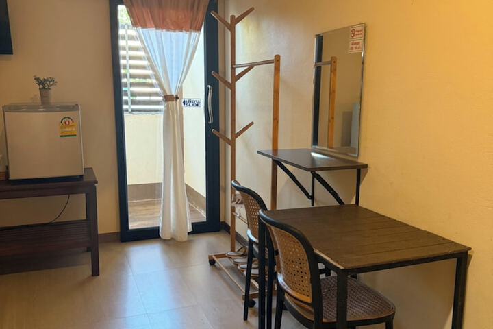 Room 12 of 27
