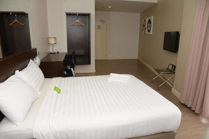 Room 21 of 38