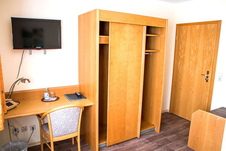 Room 18 of 30