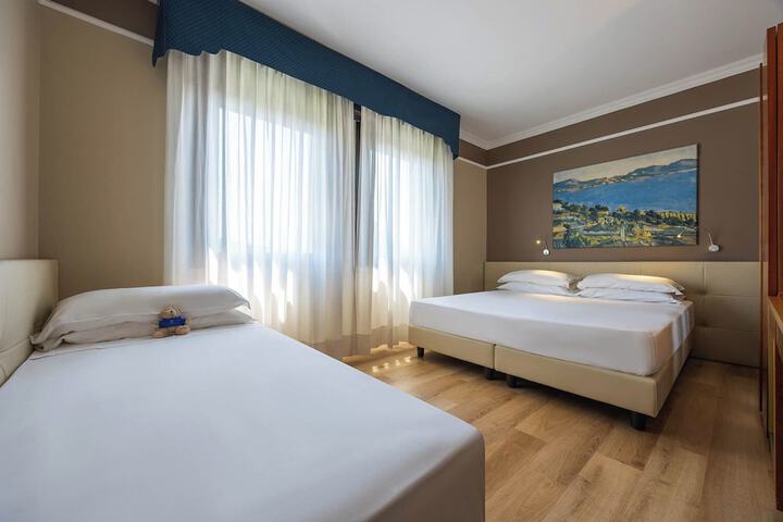 Room 12 of 42
