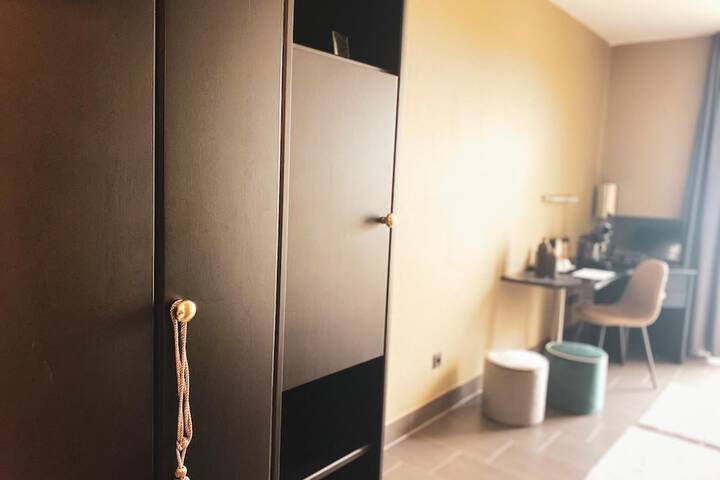 Room 10 of 31
