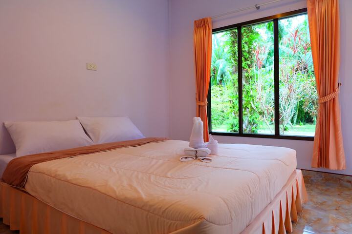 Room 6 of 25