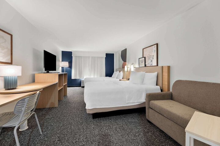 Room 17 of 38