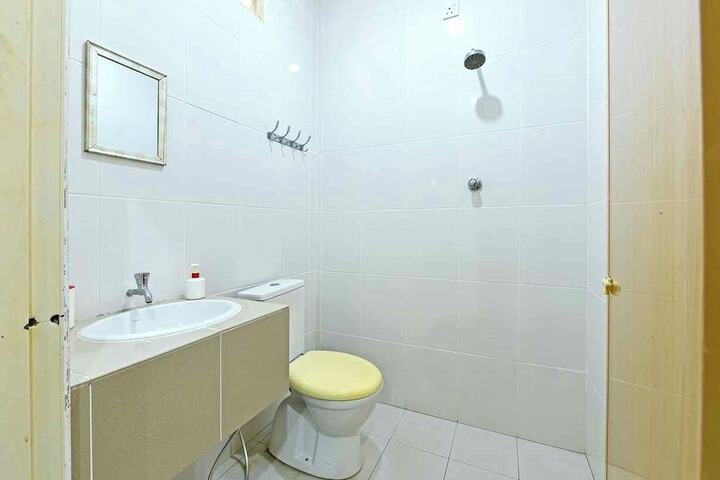 Room 18 of 27