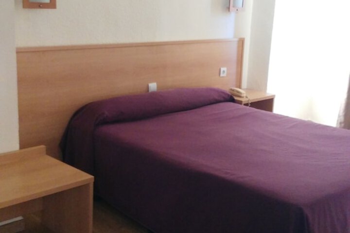 Room 10 of 33