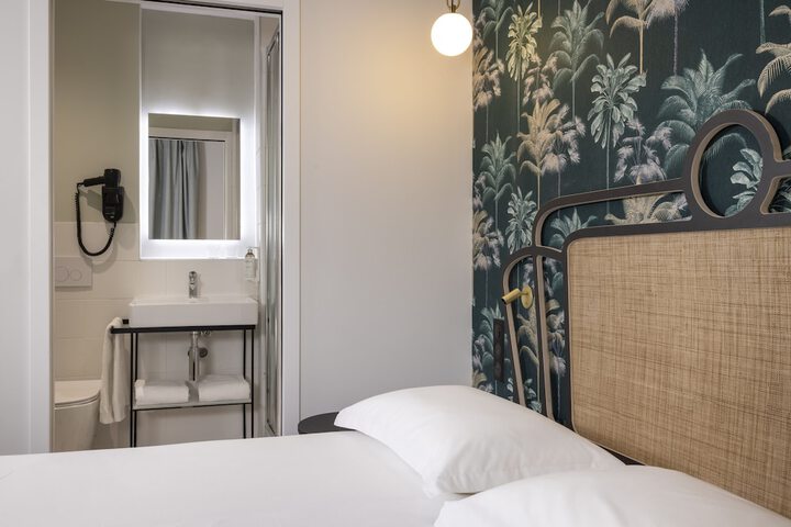 Room 10 of 34