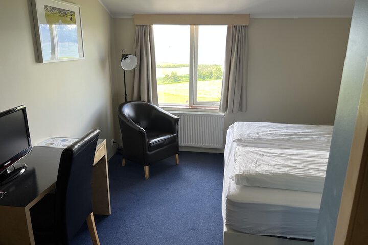 Room 8 of 68