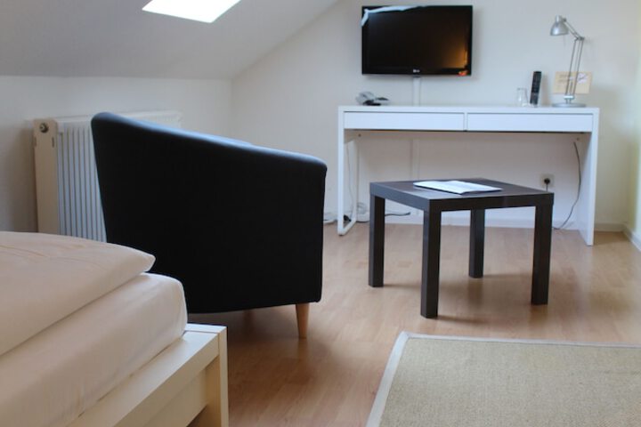 Room 5 of 42