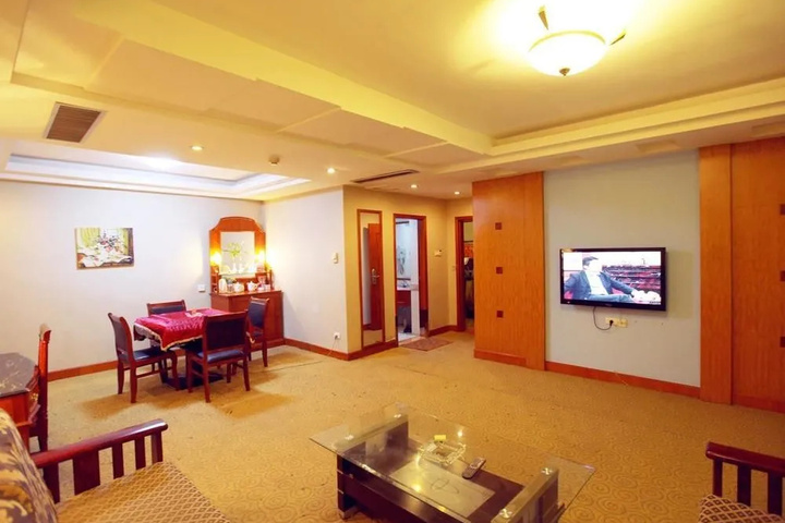 Room 7 of 8