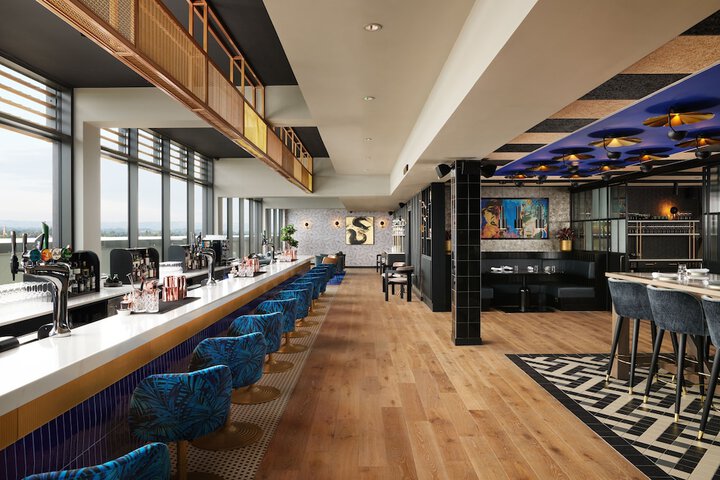 Lounge 31 of 45