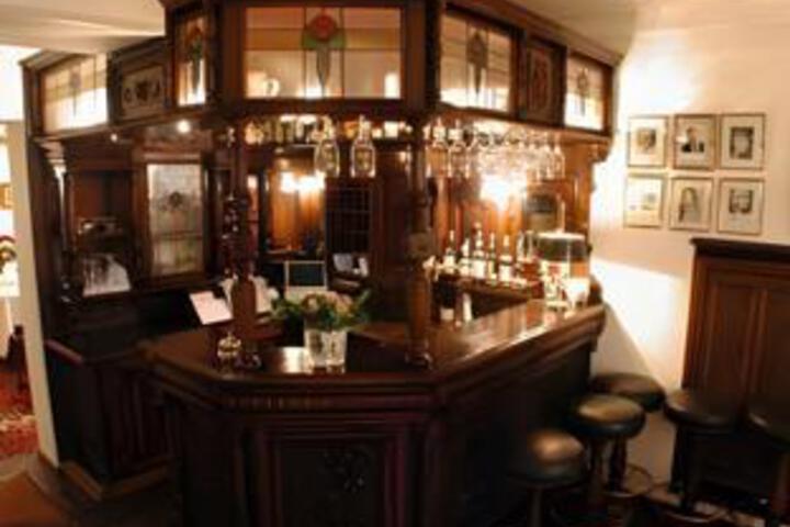 Lounge 10 of 23