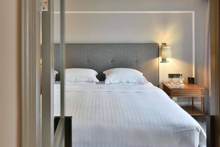 Room 33 of 178