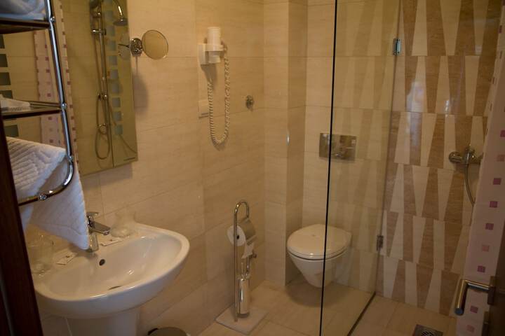 Room 34 of 52