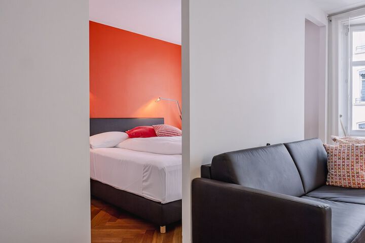 Room 3 of 74