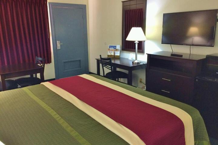 1 King Bed (1 of 6)