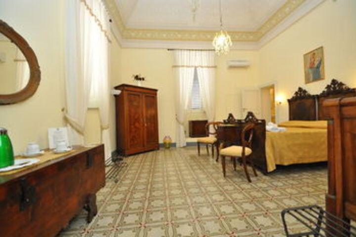Room 8 of 21