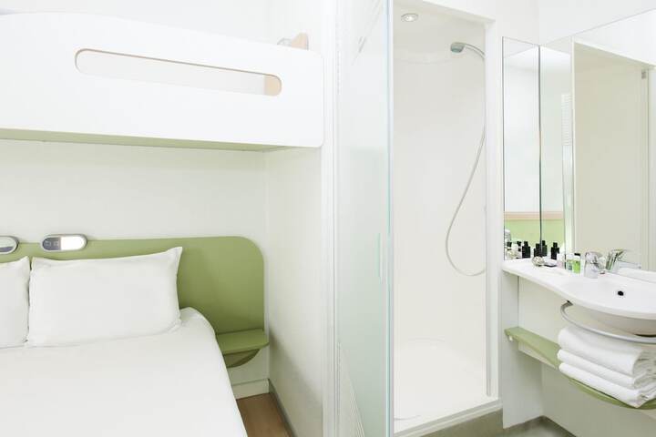 Room 2 of 35