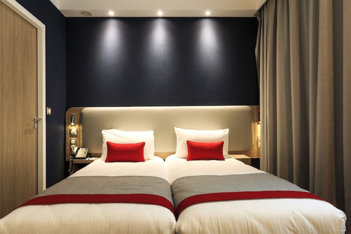 Room 3 of 85
