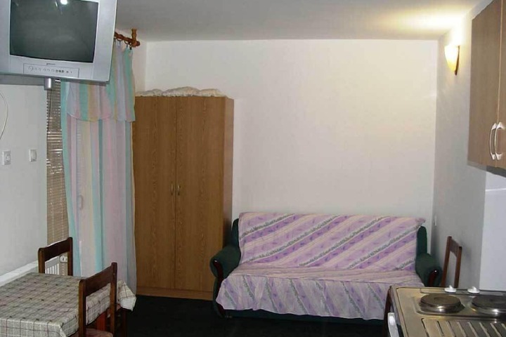 Room 3 of 53